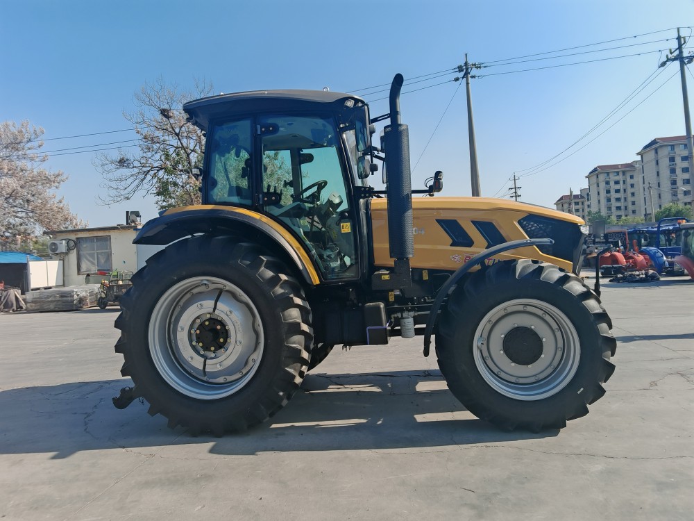 Tractor agr&iacute;cola amarillo industrial 150HP 4WD