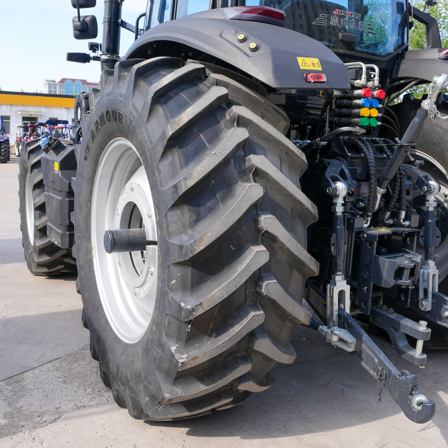 Tractor de cabina cerrado de gran potencia 180HP210HP260HP 4WD (2)