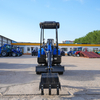 Miniexcavadora compacta con cubierta protectora